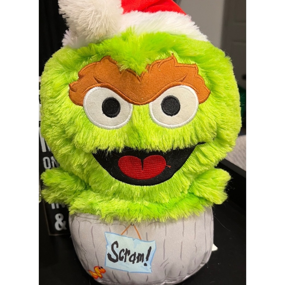 Sesame Street Oscar the Grouch Christmas Plush Toy Factory 11" Santa Hat Scram